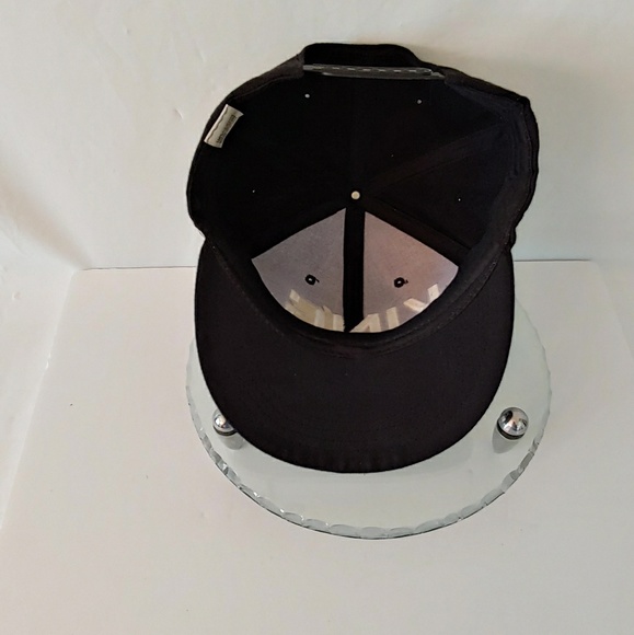 KING Snapback Cap. - Picture 6 of 6